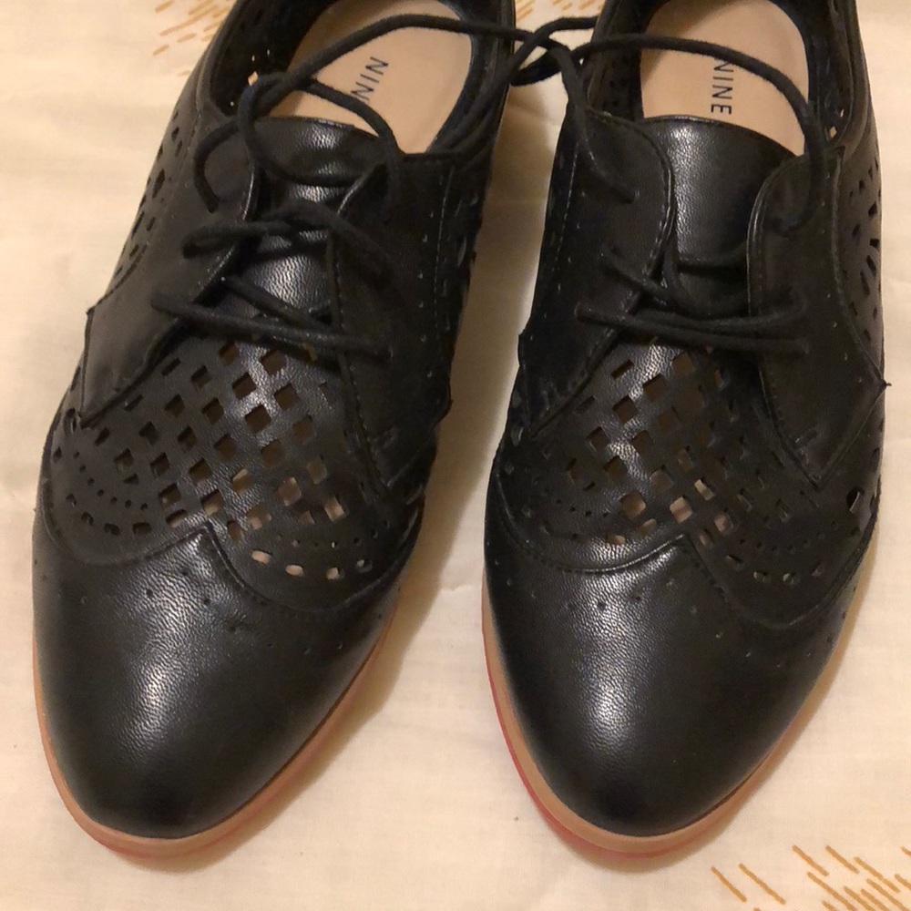 Black Nine West oxford shoes.Cute and great shape!